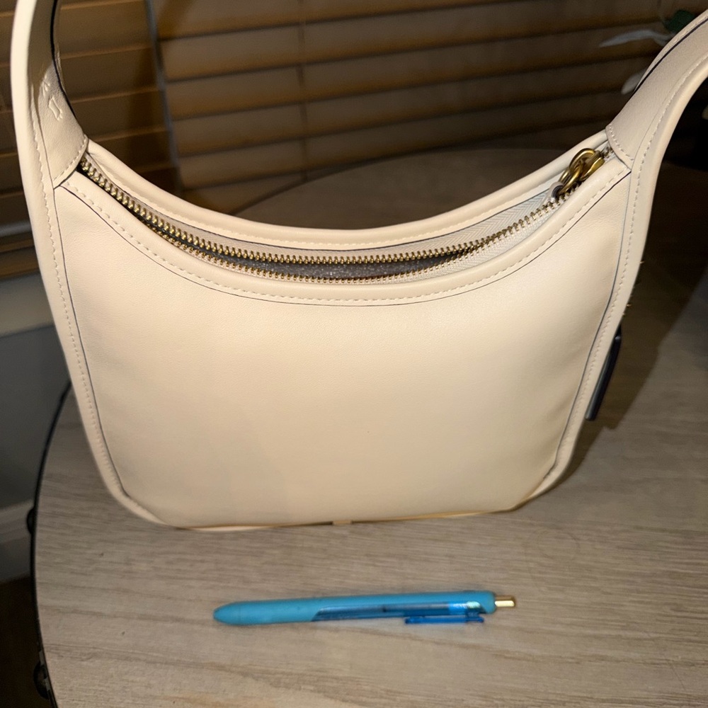 Coach Elegant White Shoulder Bag - Picture 5 of 6